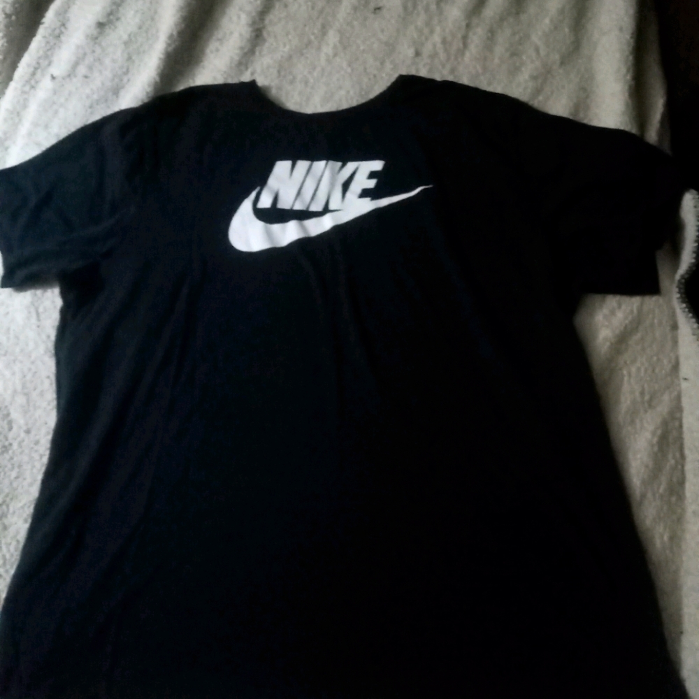 Black and white Nike t-shirt. Hardly worn.